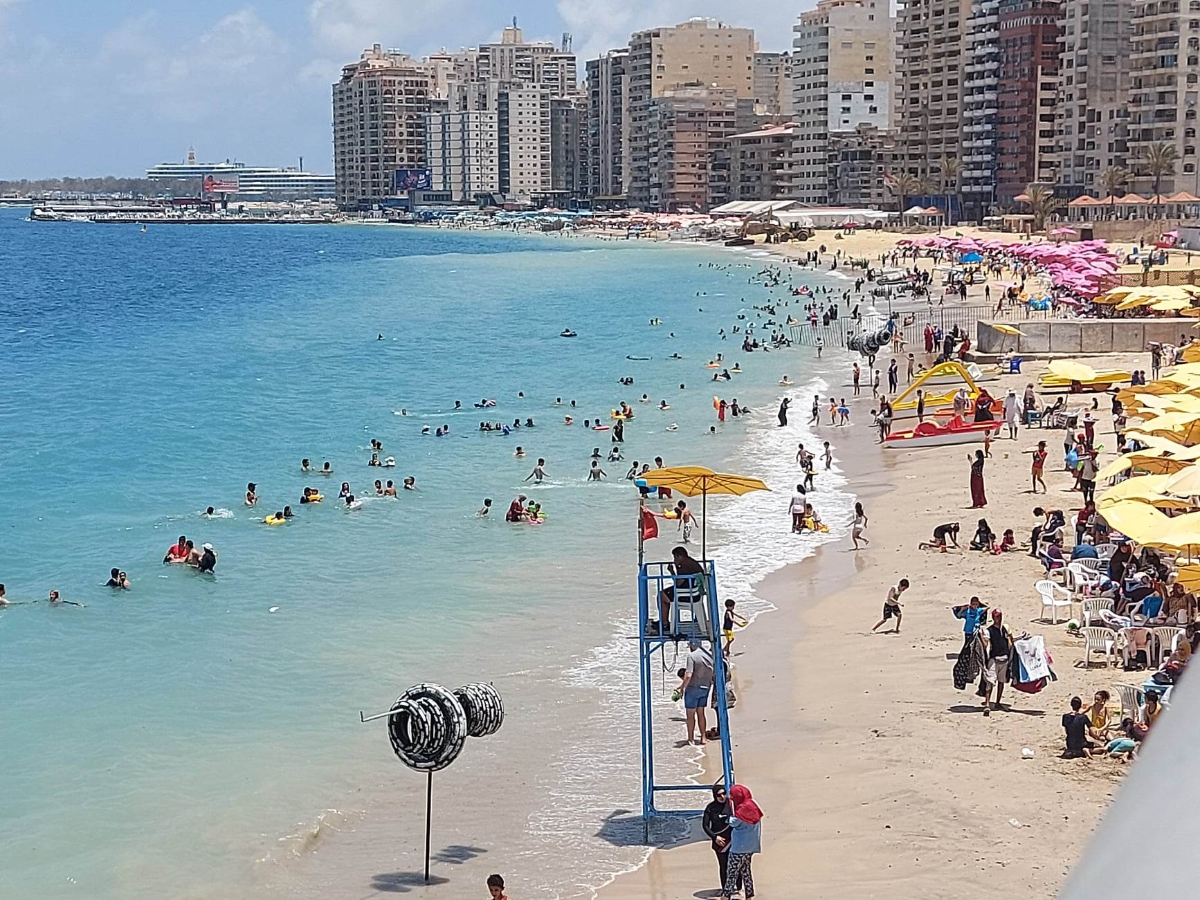 شواطئ الاسكندرية امنة مع تواجد منظومة الانقاذ (1)
