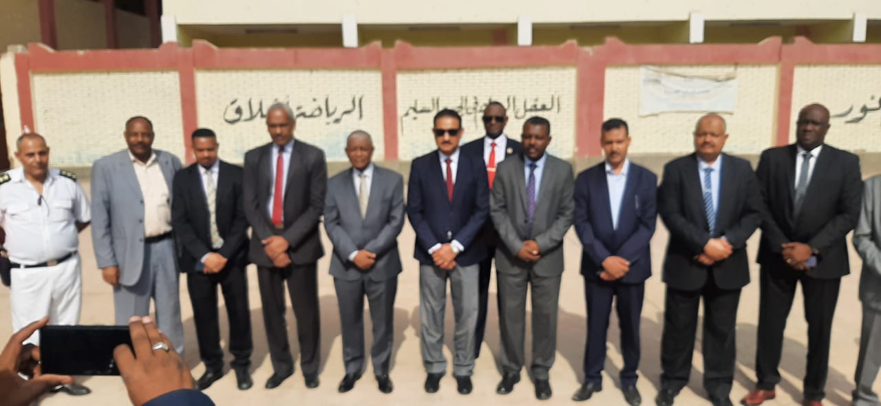 سفير السودان ومدير تعليم الجيزة يتفقدان امتحانات شهادة الأساس السودانية   (3)