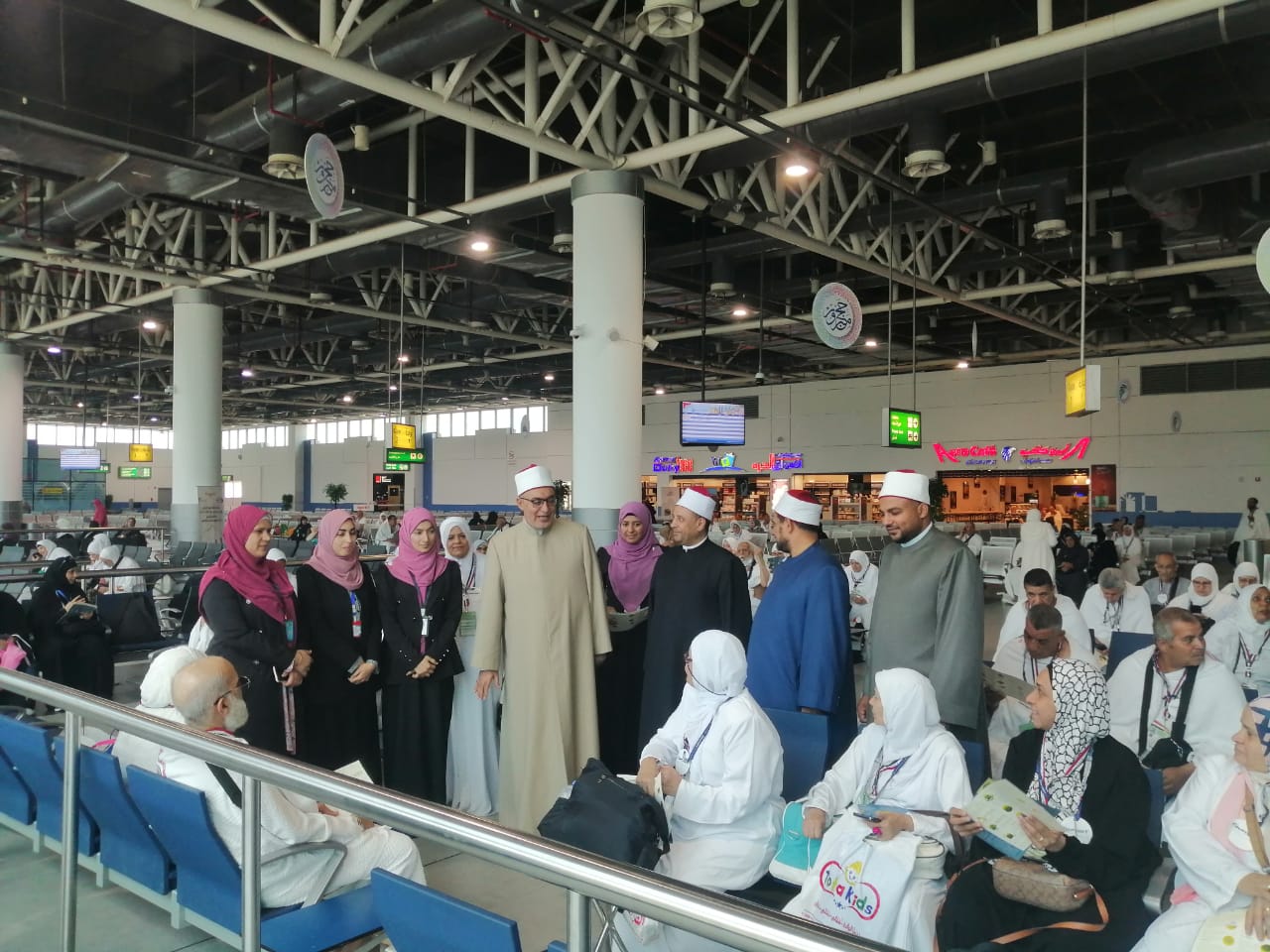  قوافل التوعية لحجاج بيت الله الحرام بمطار القاهرة الدولي (4)