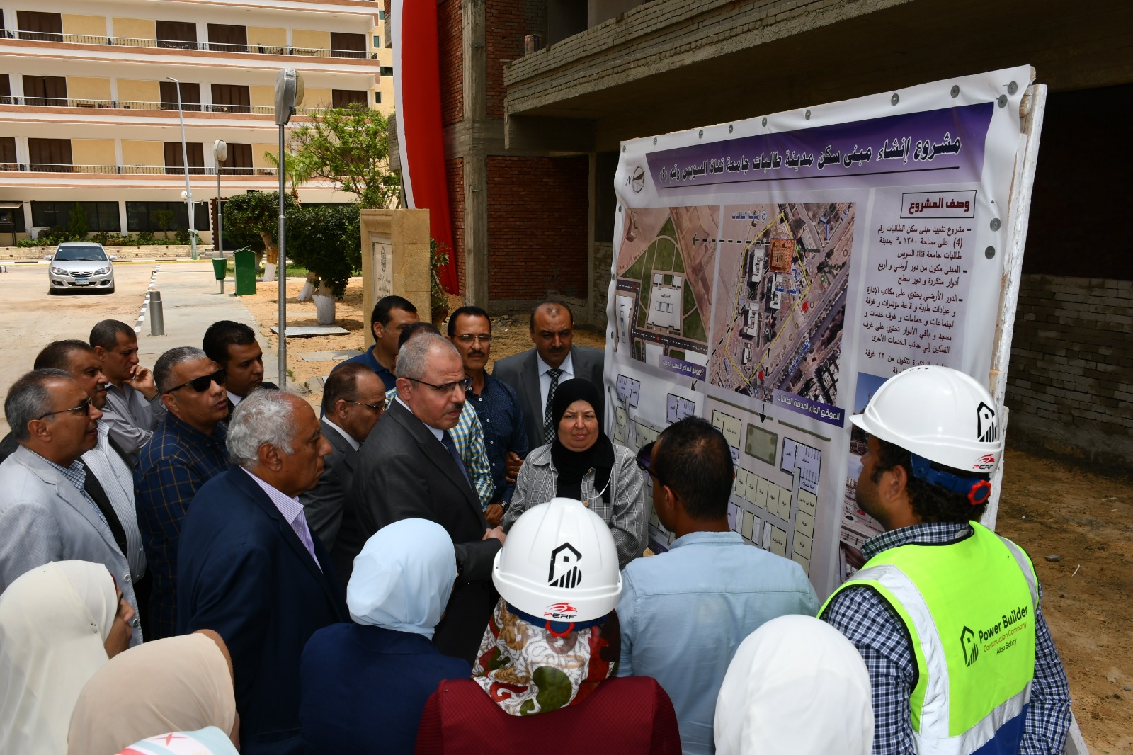 رئيس جامعة القناة يضع حجر الأساس للمبنى الجديد (3)