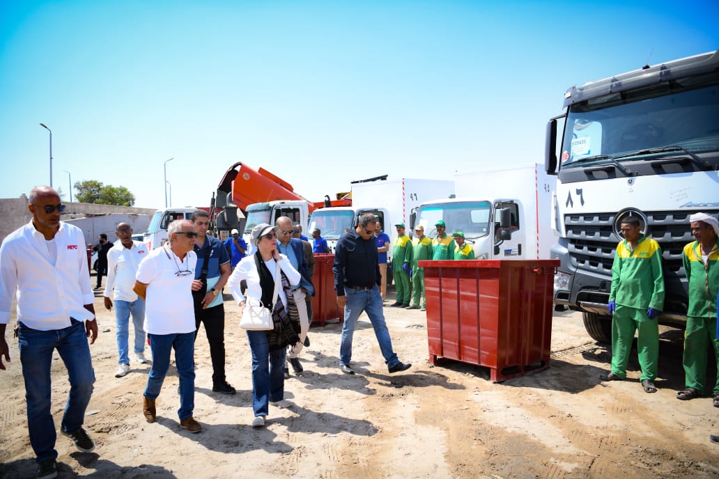 وزيرة البيئة تشهد التشغيل الكامل لمصنع تدوير المخلفات بمدينة الغردقة (1)