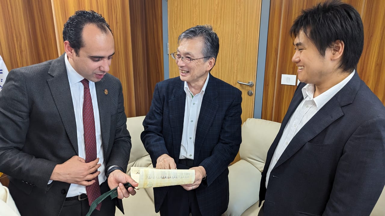 سفير اليابان بالقاهرة يزور مستشفي الكرنك الدولي (4)