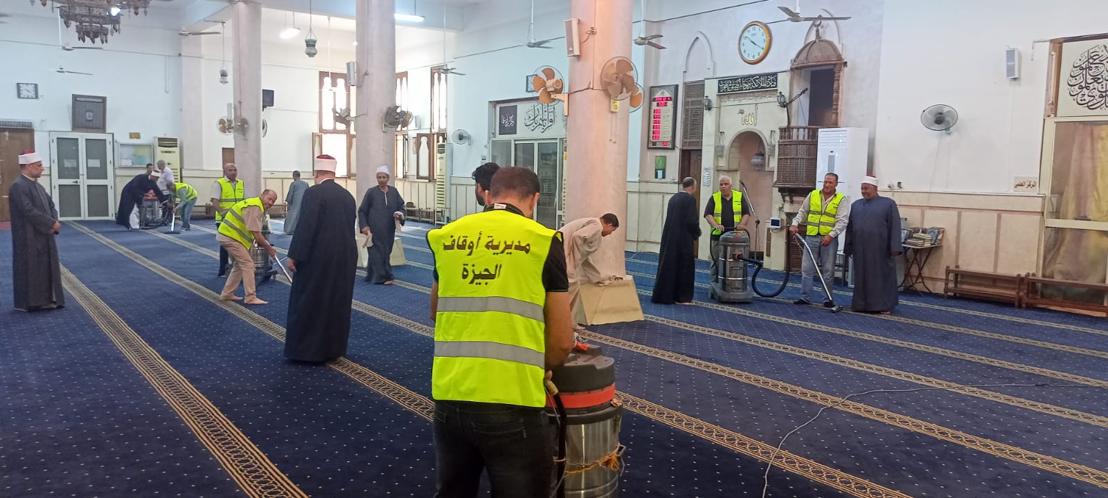أوقاف الجيزة تطلق حملة موسعة لنظافة المساجد استعدادا لصلاة العيد (9)