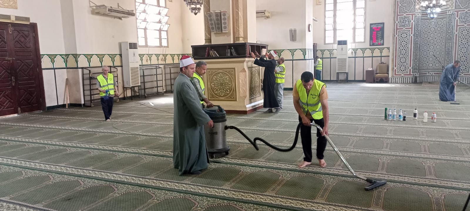 أوقاف الجيزة تطلق حملة موسعة لنظافة المساجد استعدادا لصلاة العيد (6)