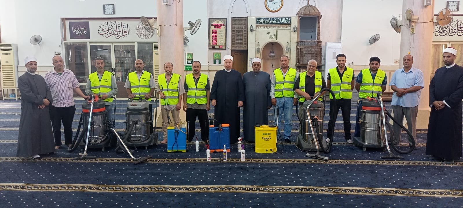 أوقاف الجيزة تطلق حملة موسعة لنظافة المساجد استعدادا لصلاة العيد (1)