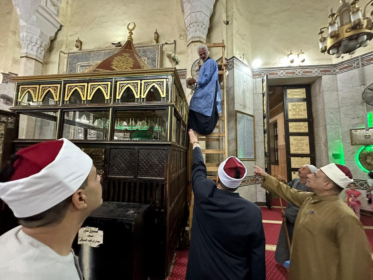 استمرار  حملات النظافة بمساجد كفر الشيخ