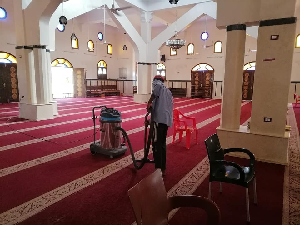 جانب من حملات تعقيم وتطهير المساجد قبل العيد