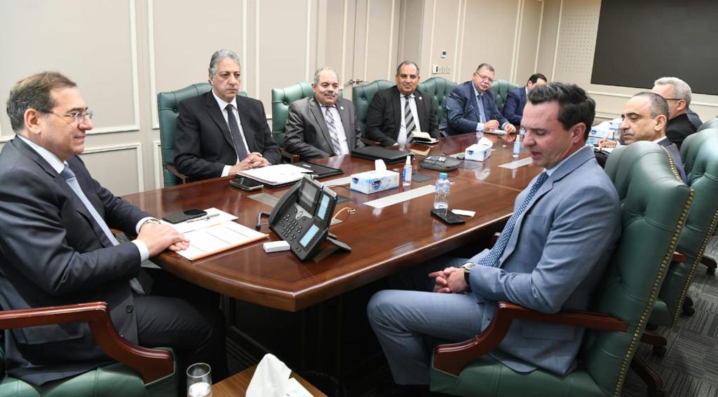 وزير البترول في لقاء مع الرئيس التنفيذي الجديد لشركة هاليبرتون