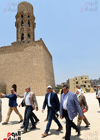 رئيس الوزراء يتابع العمل بعدد من قطاعات التطوير لإعادة إحياء القاهرة التاريخية (3)