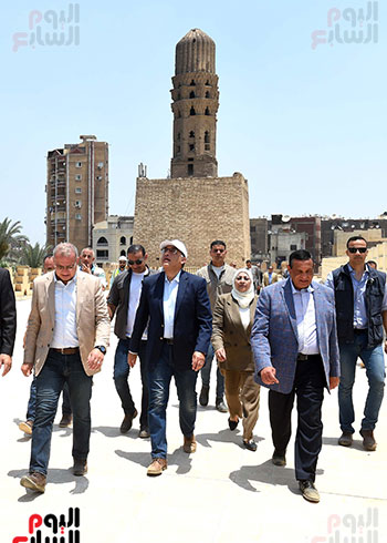 رئيس الوزراء يتابع العمل بعدد من قطاعات التطوير لإعادة إحياء القاهرة التاريخية (2)
