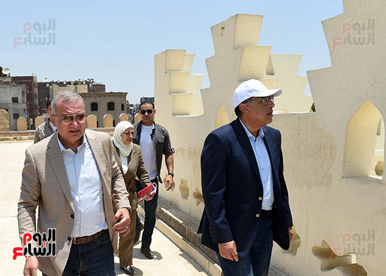 رئيس الوزراء يتابع العمل بعدد من قطاعات التطوير لإعادة إحياء القاهرة التاريخية (24)