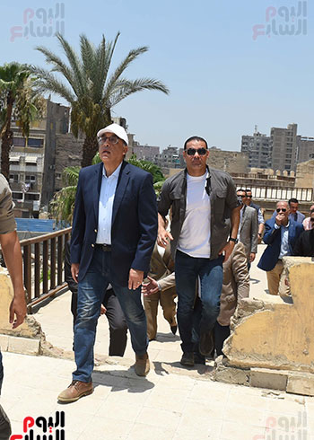 رئيس الوزراء يتابع العمل بعدد من قطاعات التطوير لإعادة إحياء القاهرة التاريخية (23)