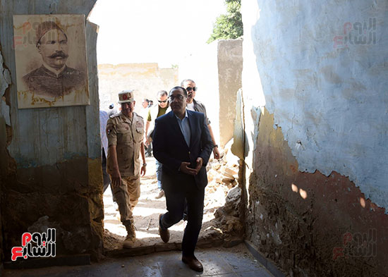 رئيس الوزراء يتابع تنفيذ مشروع تطوير منطقة سور مجرى العيون (6)