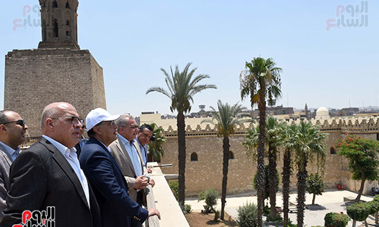 رئيس الوزراء يتابع العمل بعدد من قطاعات التطوير لإعادة إحياء القاهرة التاريخية (17)