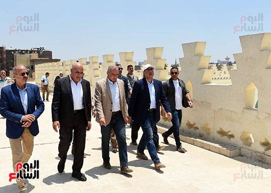 رئيس الوزراء يتابع العمل بعدد من قطاعات التطوير لإعادة إحياء القاهرة التاريخية (26)
