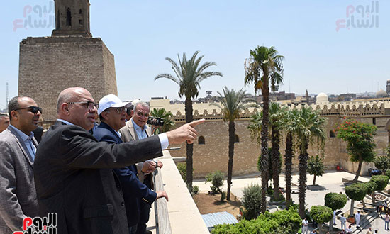 رئيس الوزراء يتابع العمل بعدد من قطاعات التطوير لإعادة إحياء القاهرة التاريخية (16)