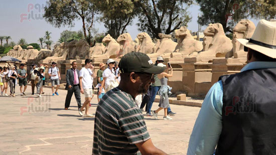 بيب-جوارديولا-يزور-معابد-الكرنك-والأقصر-فى-رحلته-السياحية-بمصر-(6)