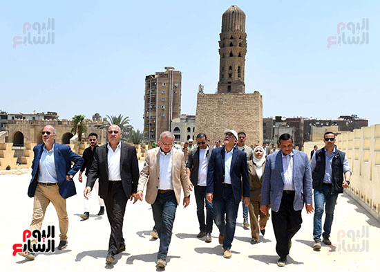 رئيس الوزراء يتابع العمل بعدد من قطاعات التطوير لإعادة إحياء القاهرة التاريخية (1)