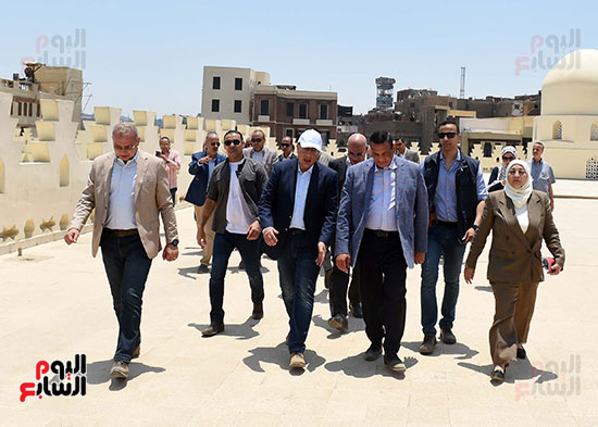 رئيس الوزراء يتابع العمل بعدد من قطاعات التطوير لإعادة إحياء القاهرة التاريخية (12)