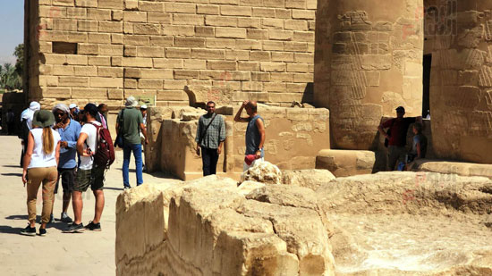 بيب-جوارديولا-وأسرته-يستمتعون-بزيارة-المعالم-الأثرية-فى-الأقصر-(11)