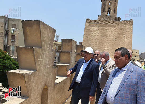 رئيس الوزراء يتابع العمل بعدد من قطاعات التطوير لإعادة إحياء القاهرة التاريخية (7)