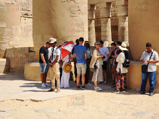 بيب-جوارديولا-وأسرته-يستمتعون-بزيارة-المعالم-الأثرية-فى-الأقصر-(3)