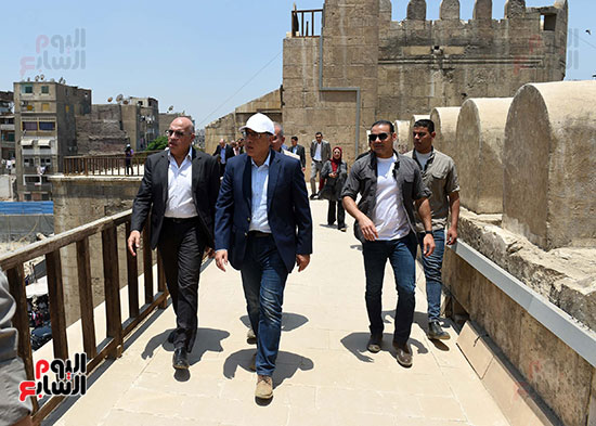 رئيس الوزراء يتابع العمل بعدد من قطاعات التطوير لإعادة إحياء القاهرة التاريخية (21)