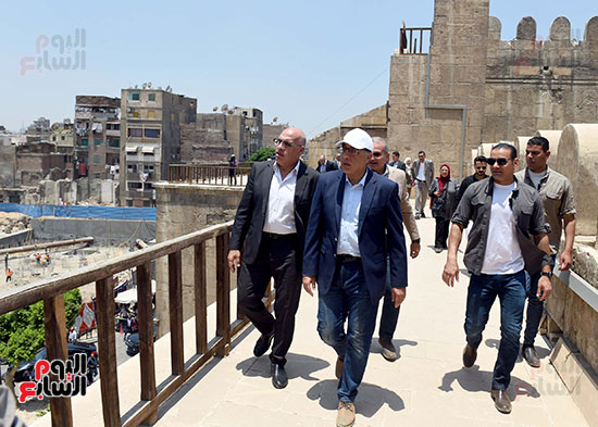 رئيس الوزراء يتابع العمل بعدد من قطاعات التطوير لإعادة إحياء القاهرة التاريخية (22)