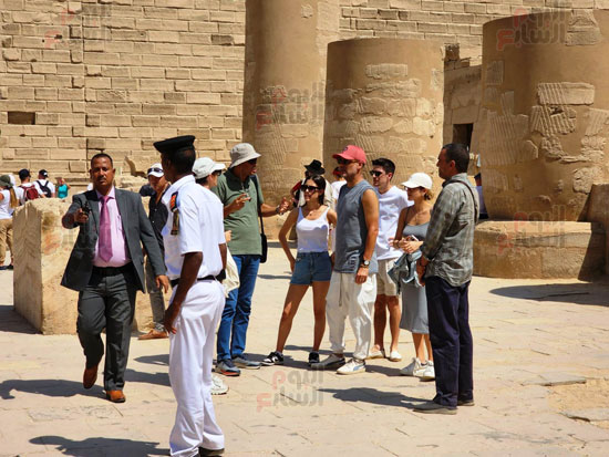 بيب-جوارديولا-وأسرته-يستمتعون-بزيارة-المعالم-الأثرية-فى-الأقصر-(2)