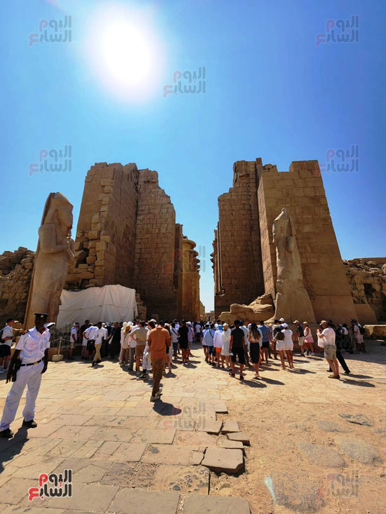 بيب-جوارديولا-وأسرته-يستمتعون-بزيارة-المعالم-الأثرية-فى-الأقصر-(6)
