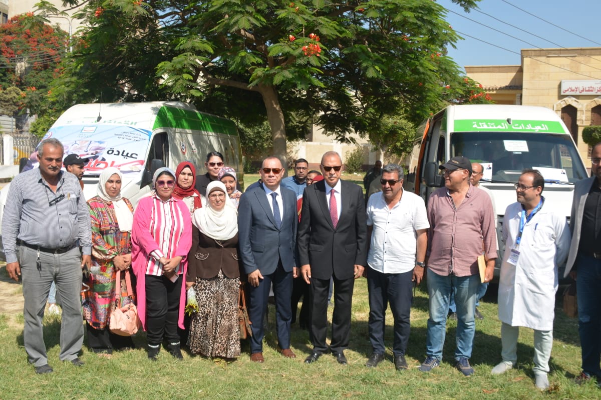 تدشين مبادرة 100 يوم صحة بالقافلة المتنقلة بمدينة بنها (7)