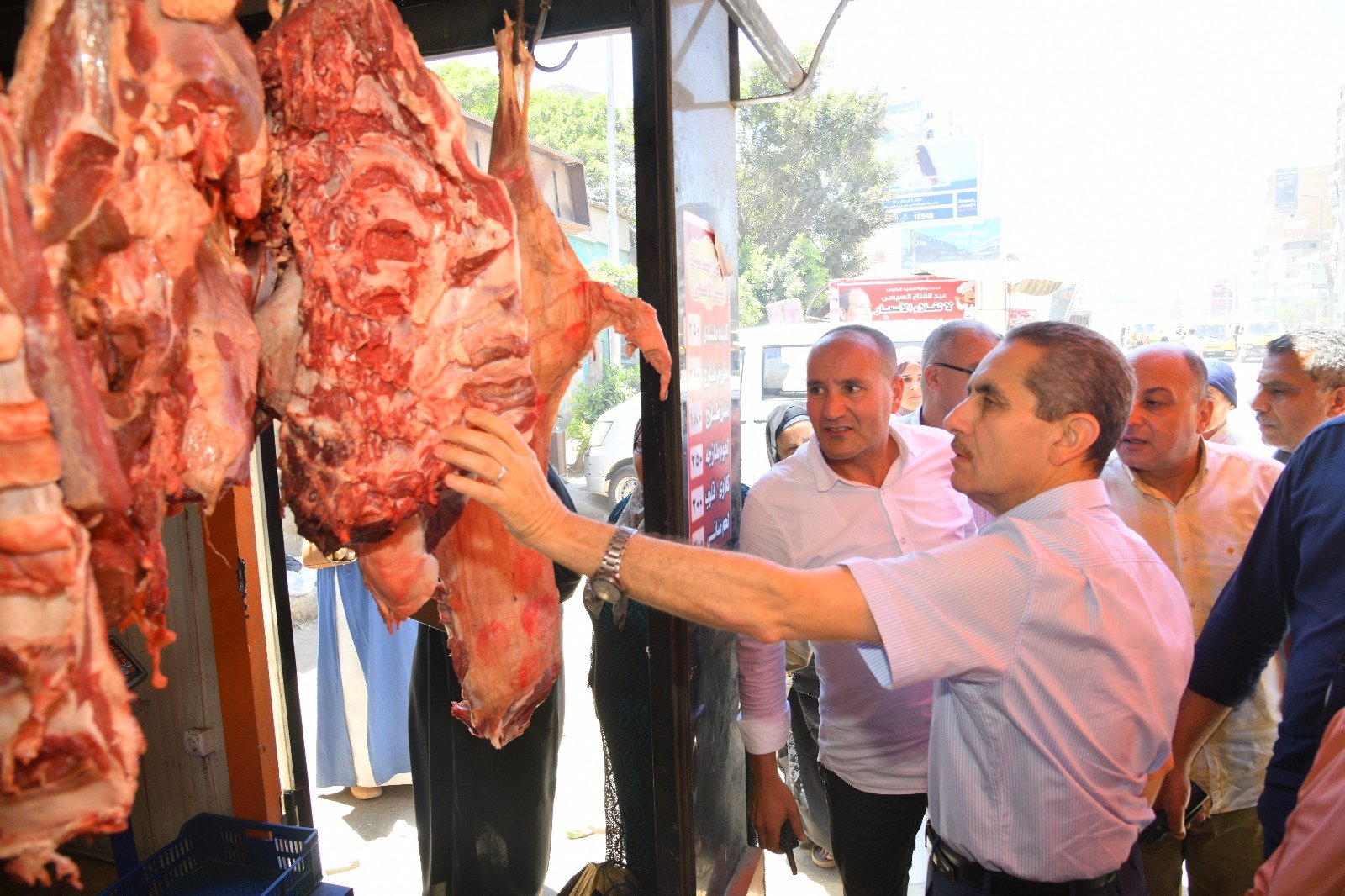 بيع اللحوم البلدية بأسعار مخفضة (2)