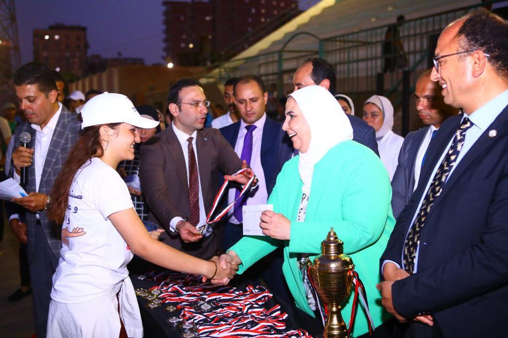 تنفيذ أنشطة لتوعية الشباب بأضرار تعاطى المخدرات بقرى حياة كريمة (4)