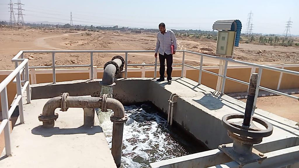 لجنة علمية تتفقد مشكلة المياه الجوفية بقرية المويسات (5)