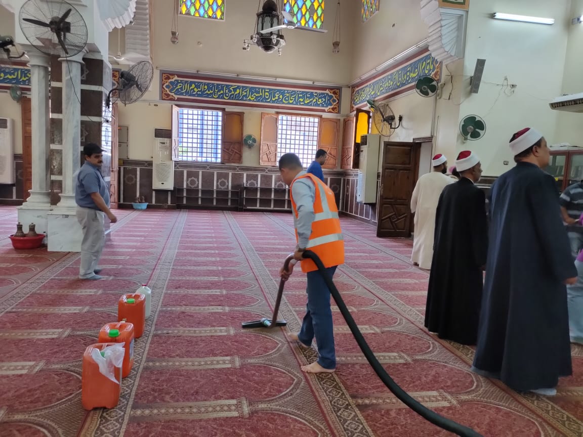جانب من استمرار حملة النظافة بمساجد الإسماعيلية (4)