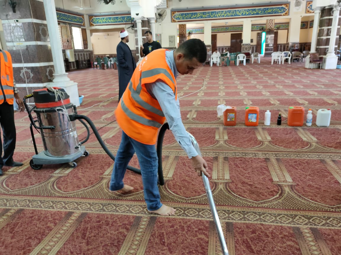 جانب من استمرار حملة النظافة بمساجد الإسماعيلية (5)