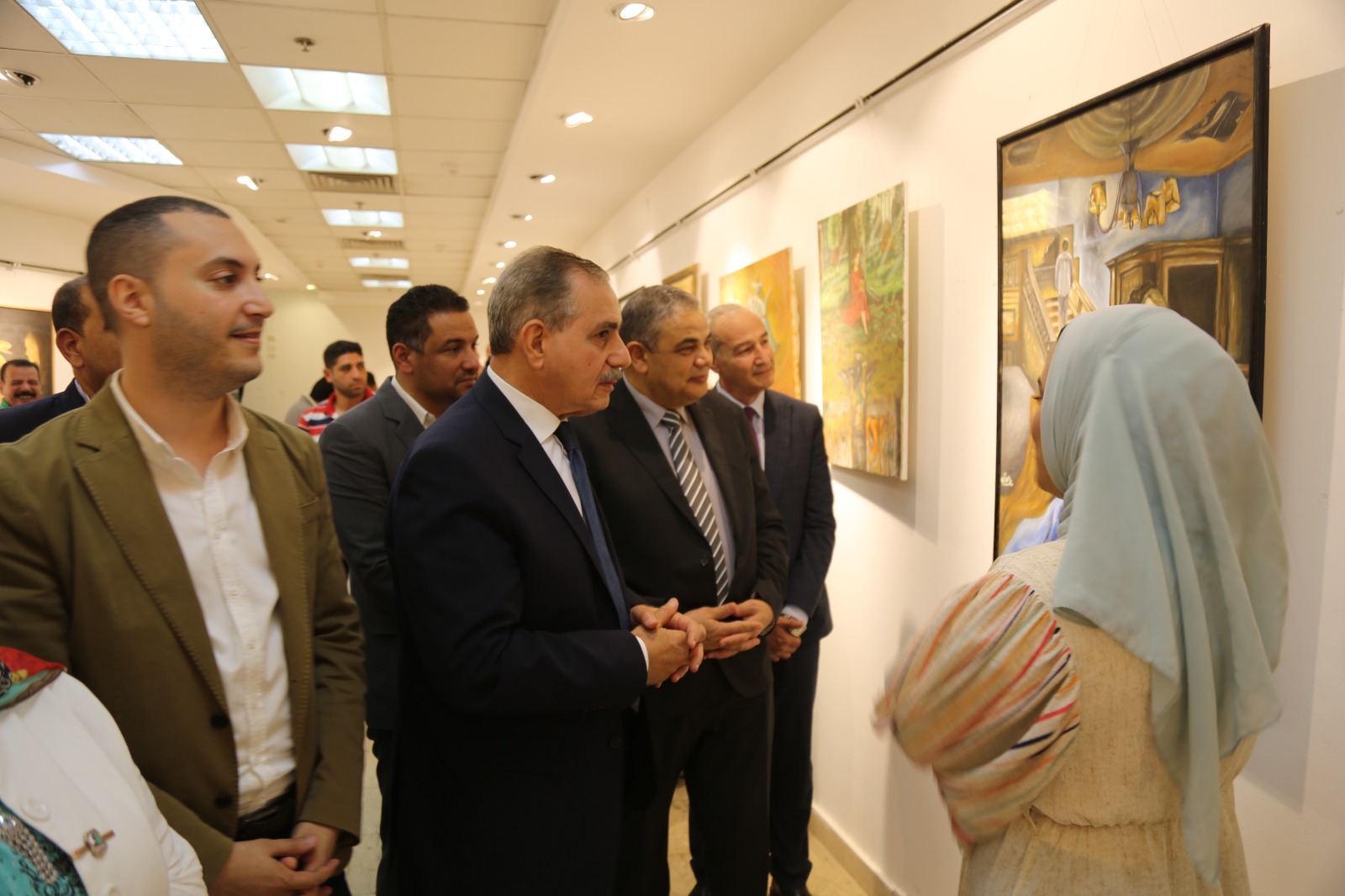محافظ كفر الشيخ يتفقد معرض الفنون التشكيلية
