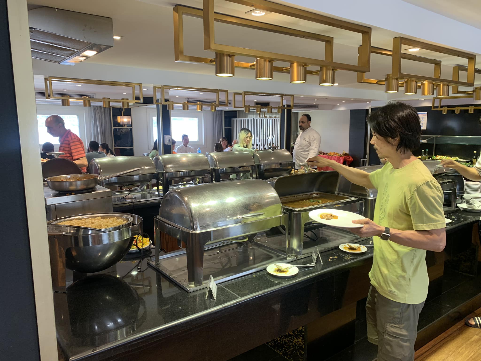 خدمات فندقية فى مطاعم المراكب النيلية