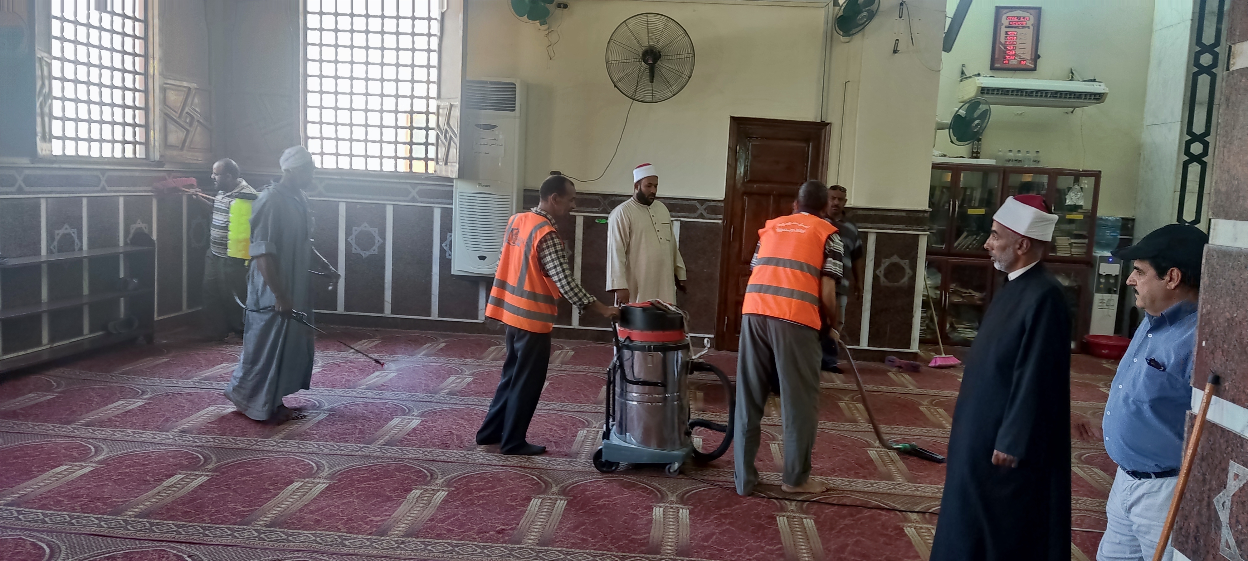جانب من استمرار حملة النظافة بمساجد الإسماعيلية (2)