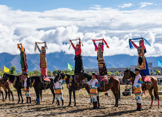 مهرجان جبل تشومولانغما للثقافة والسياحة في منطقة التبت الصينية  (7)