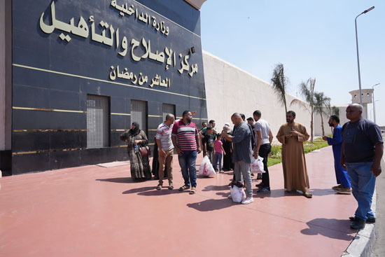 فرحة-المفرج-عنهم-وذويهم-بمناسبة-العفو-عنهم-بمناسبة-عيد-الأضحى--(3)