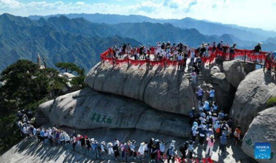 مغامرات تسلق الجبال فى الصين (8)