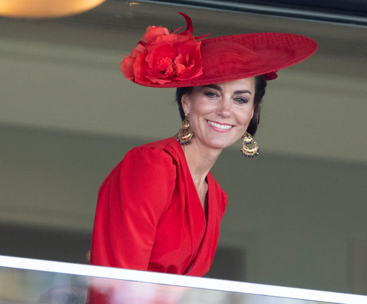 Elegant Kate Middleton in red at Royal Ascot