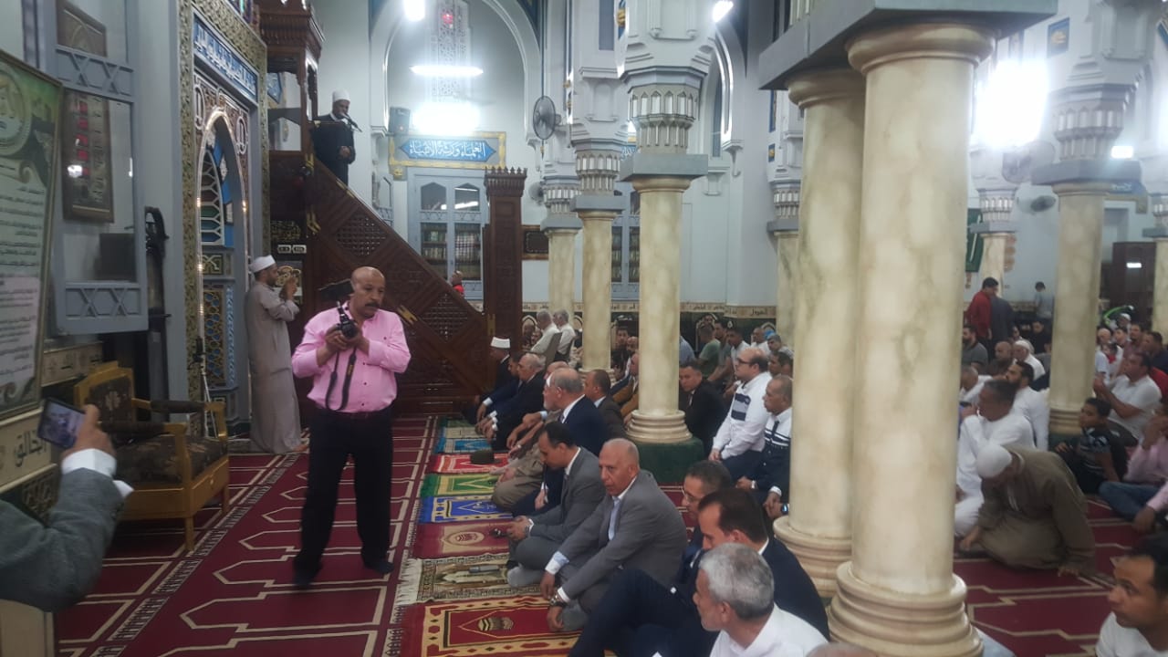  صلاة عيد الأضحى داخل المساجد والساحات (9)
