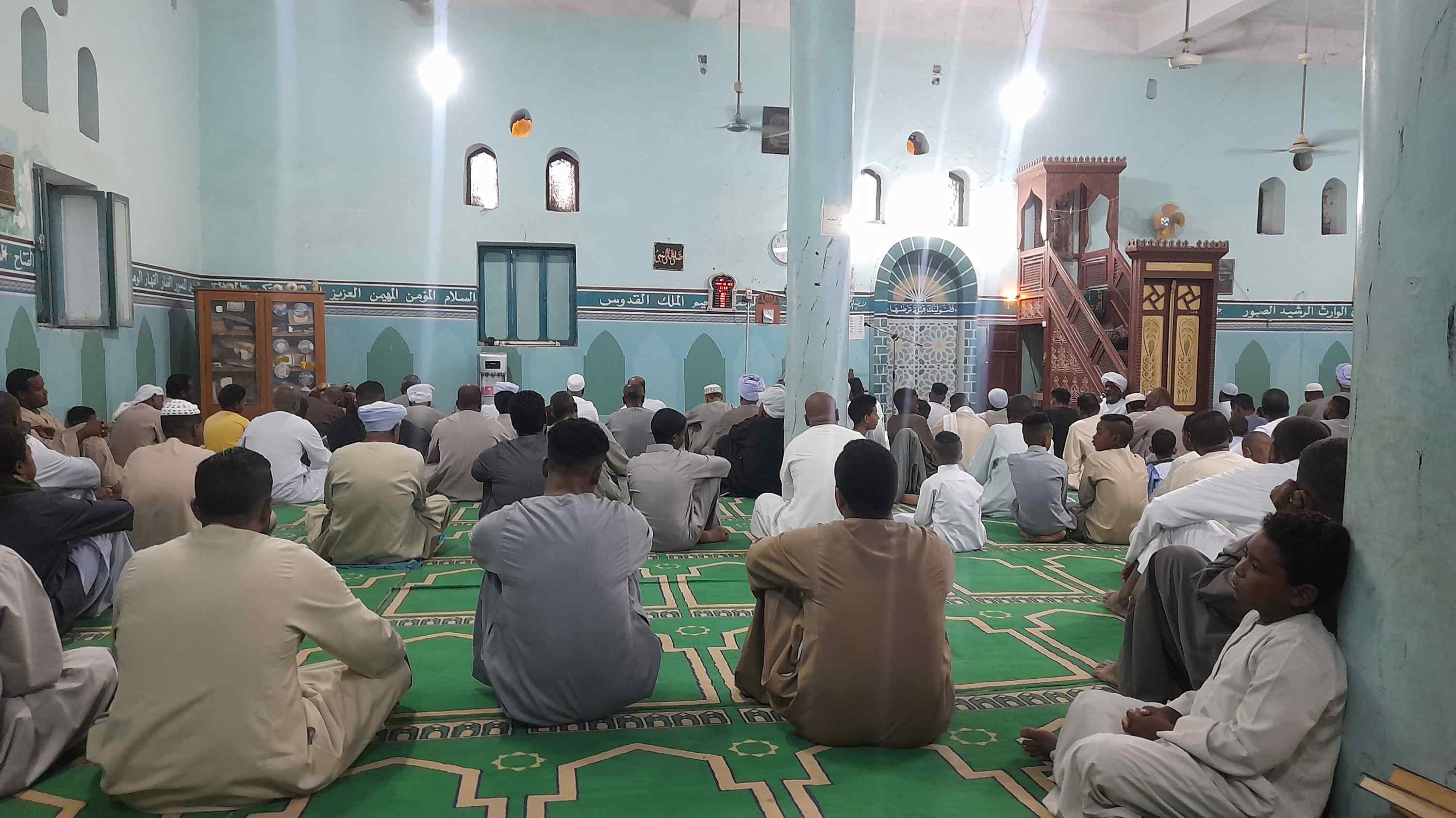 آلاف المصلين يؤدون صلاة عيد الأضحى بالمساجد (4)