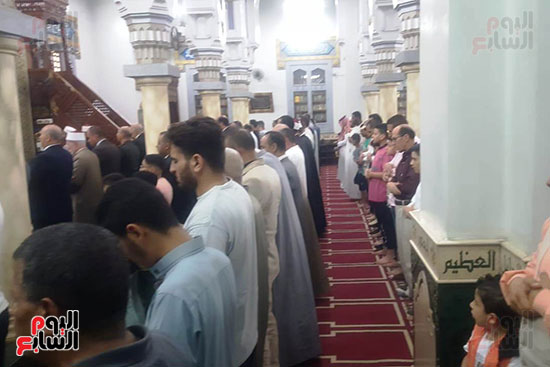 صلاة-عيد-الأضحى-داخل-المساجد-والساحات-(7)