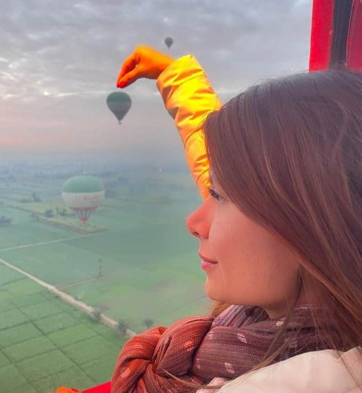 صور تذكارية للجميلات فى البالون الطائر