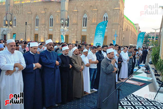 صلاة عيد الأضحى المبارك بمسجد الإمام الحسين (4)