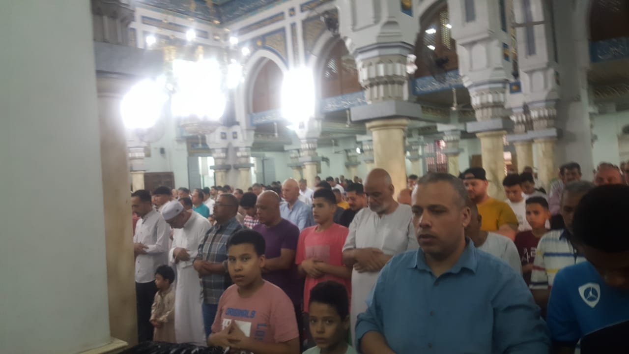  صلاة عيد الأضحى داخل المساجد والساحات (4)