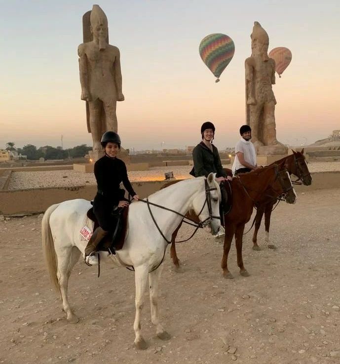السفاري والبالون وسط المعالم الأثرية غرب الأقصر